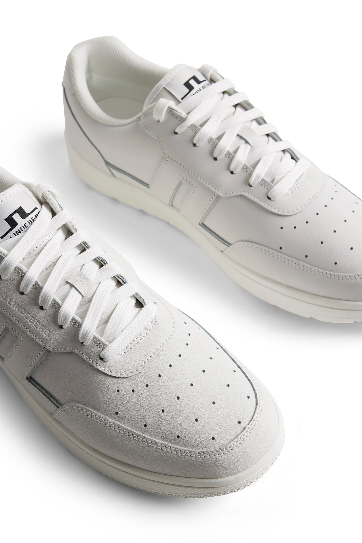 Ace Low-Top Golf Sneaker / White