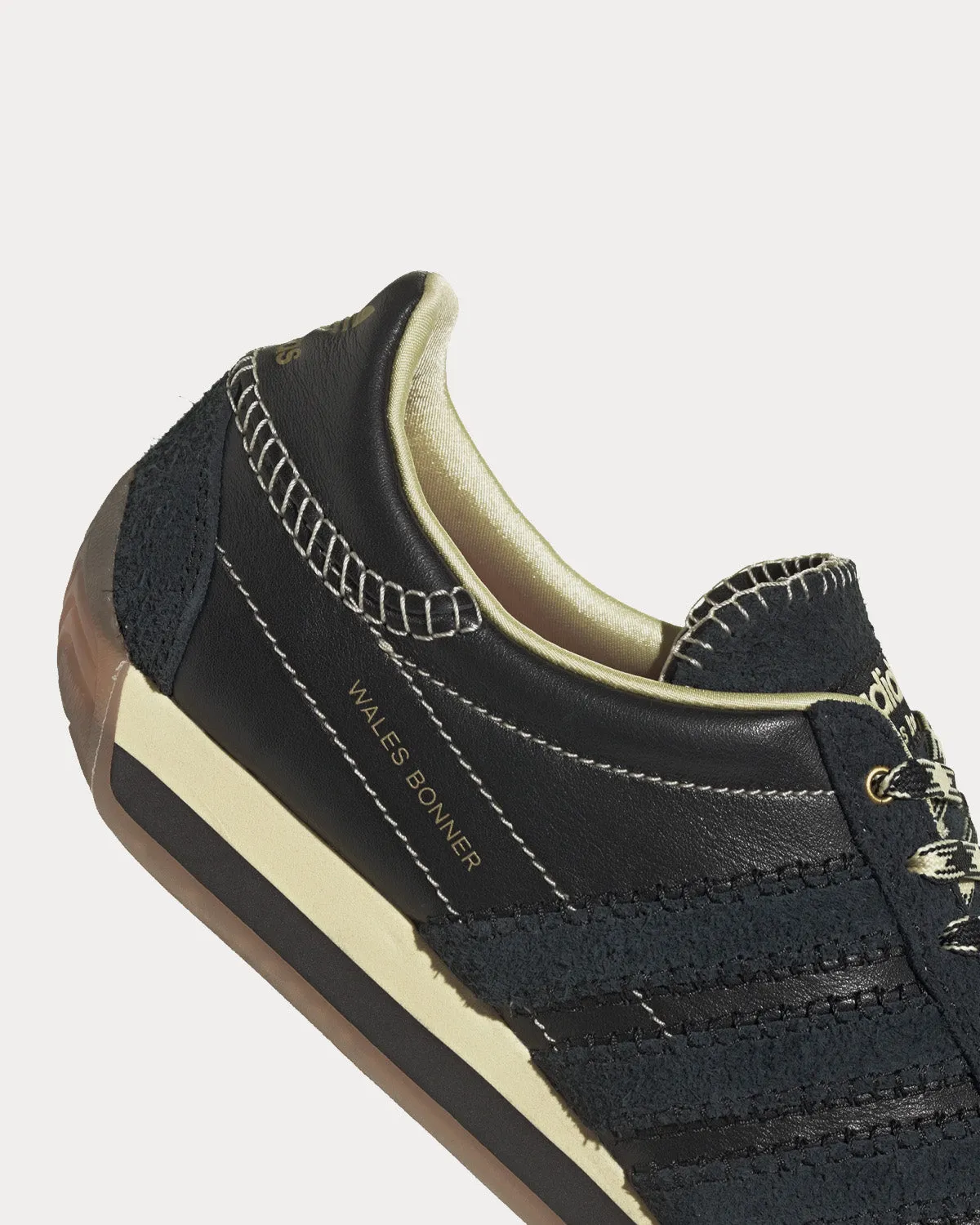 Country Core Black / Core Black / Easy Yellow Low Top Sneakers