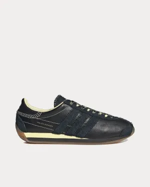 Country Core Black / Core Black / Easy Yellow Low Top Sneakers