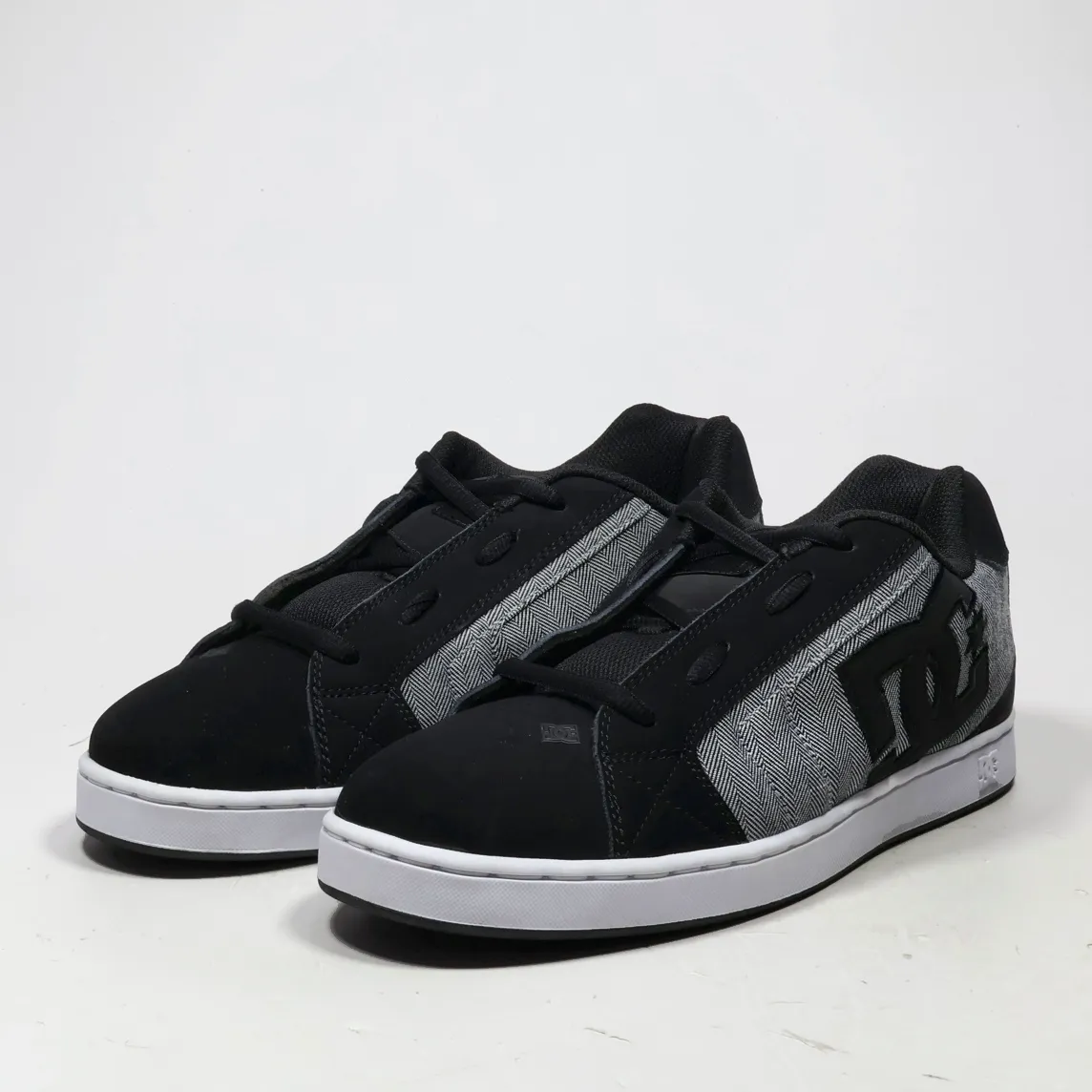 Dc Shoes Low-Top Sneakers Fabric Black Colour For Men