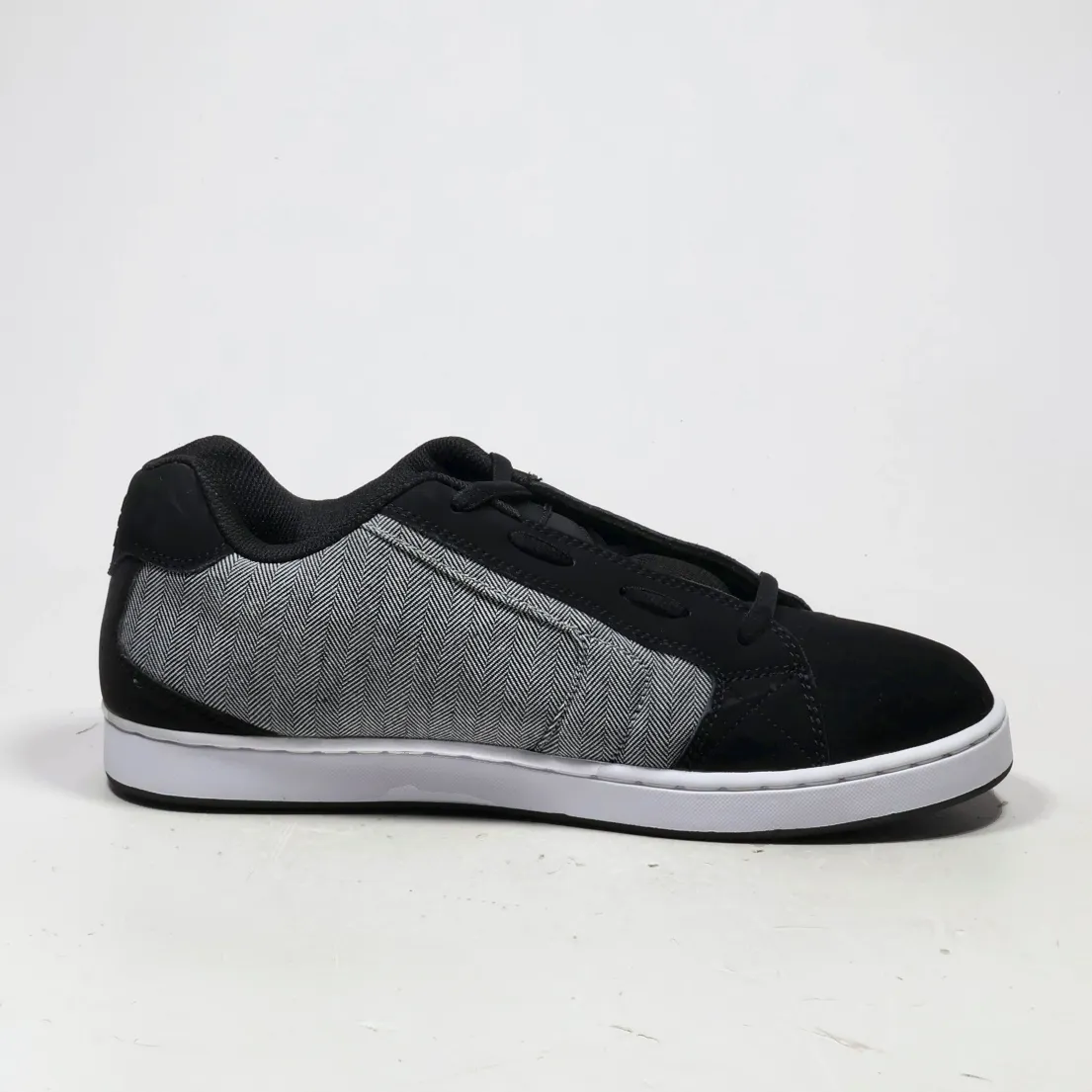 Dc Shoes Low-Top Sneakers Fabric Black Colour For Men