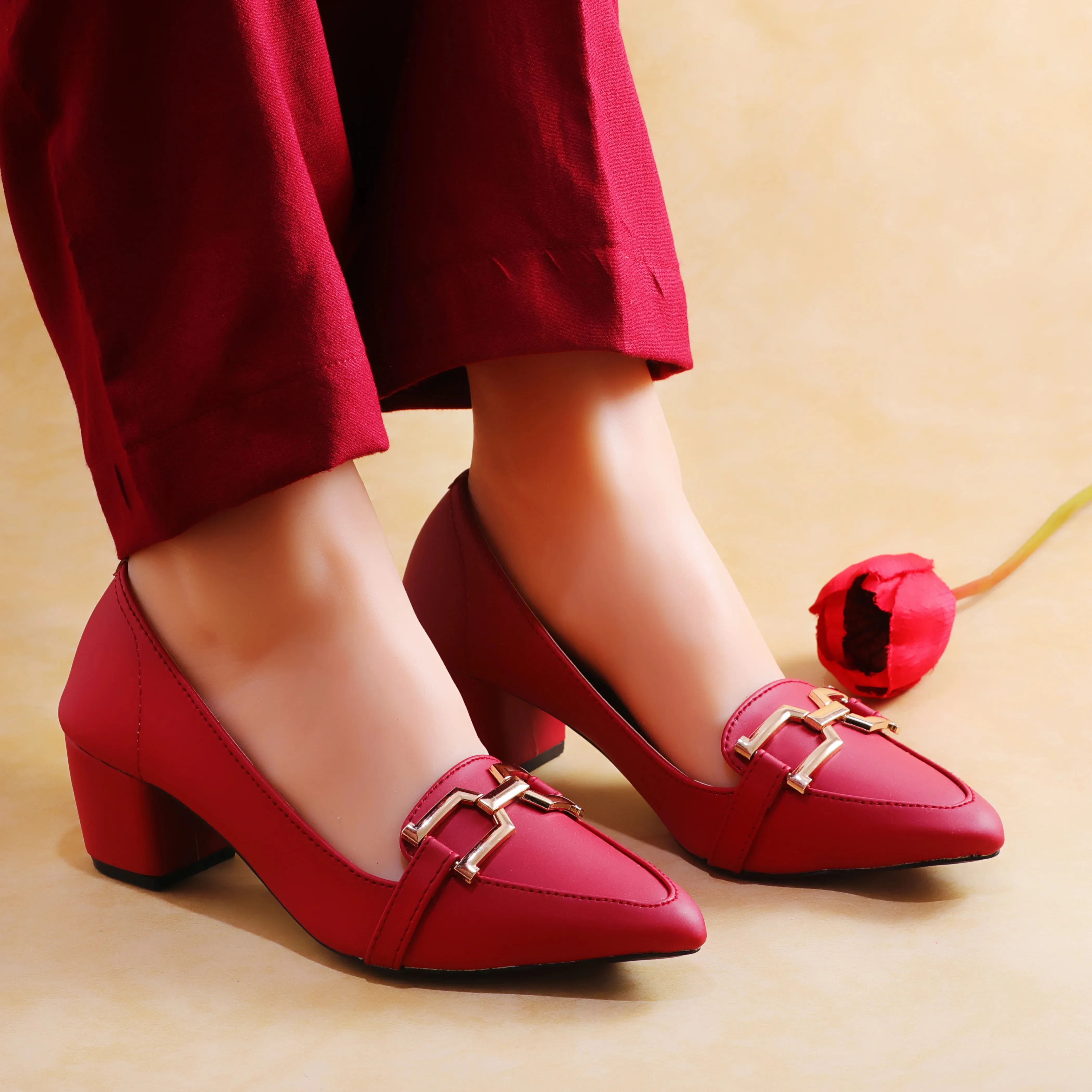 Nova Maroon women court shoes