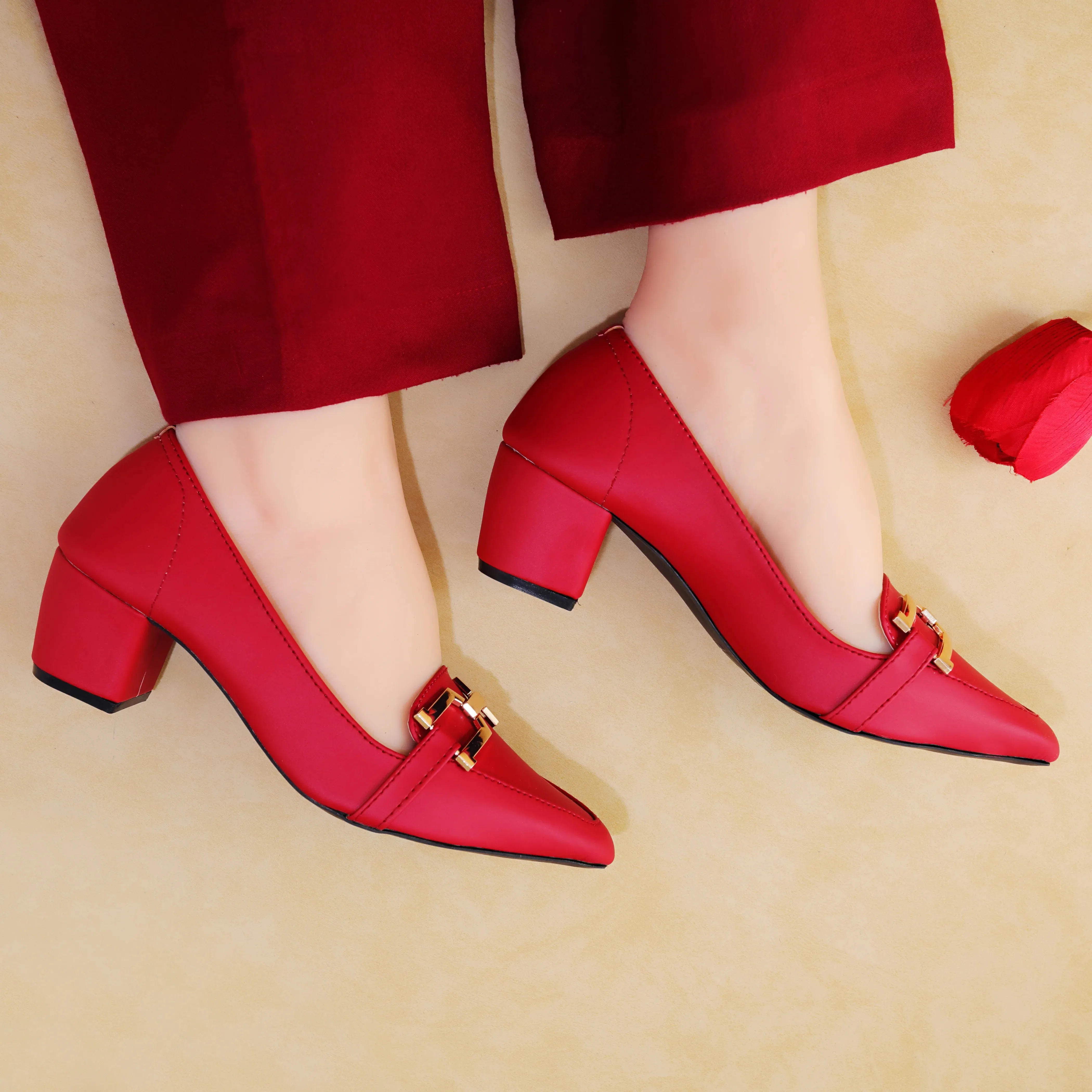 Nova Maroon women court shoes