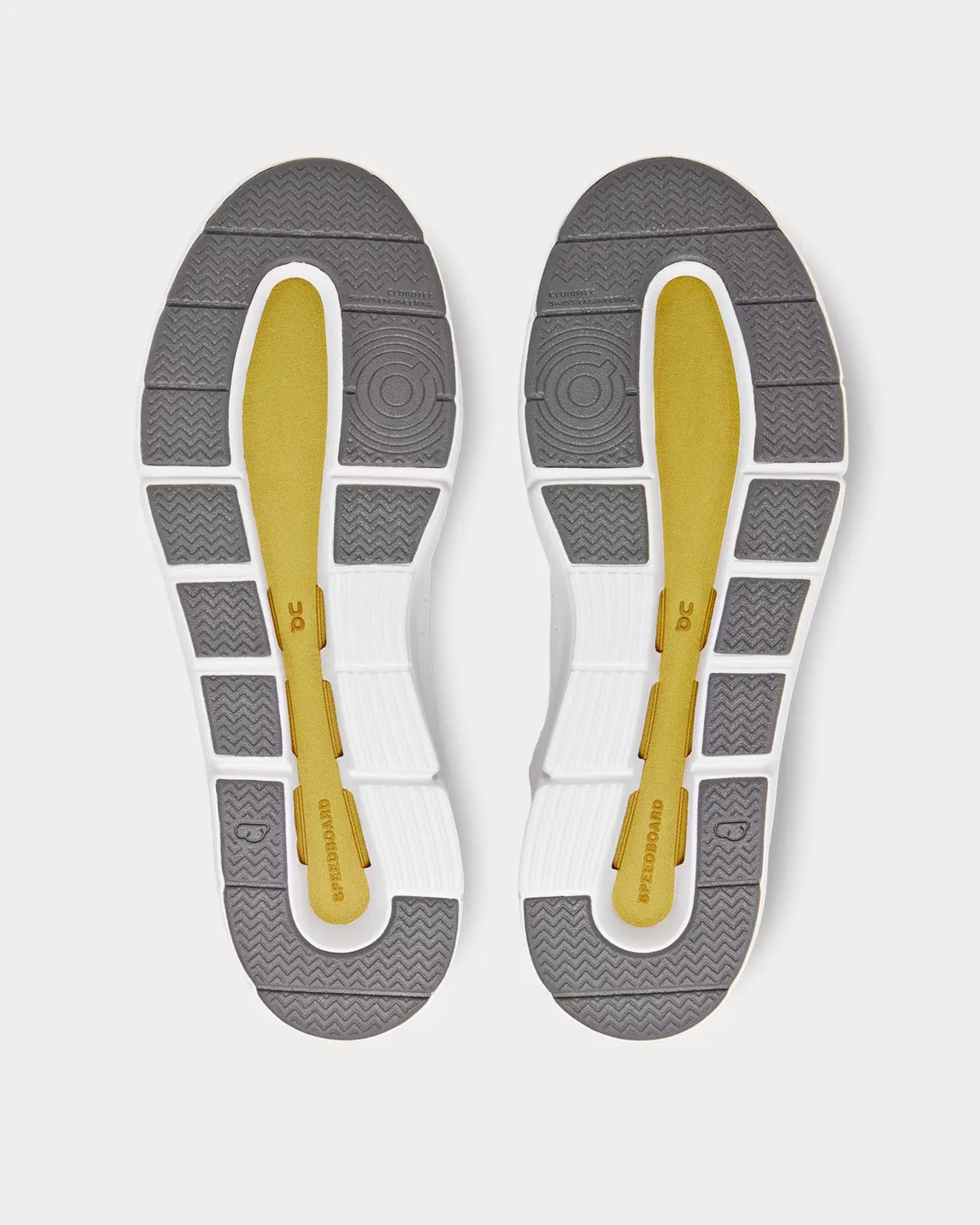 The Rodger Advantage White / Bronze Low Top Sneakers