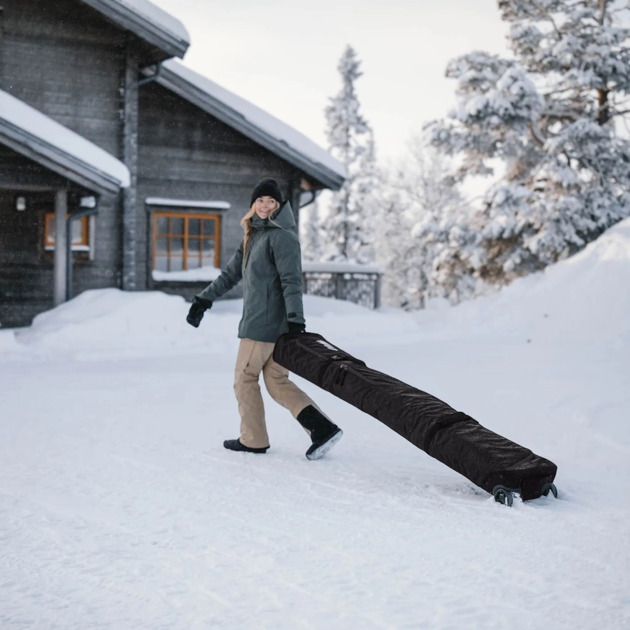 Thule RoundTrip Snowboard Roller Bag